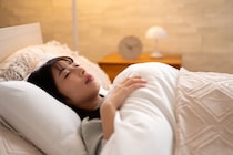 入浴は寝る何時間前？　ぐっすり眠るための常識とは…意外と知らない照明＆コーヒーの落とし穴
