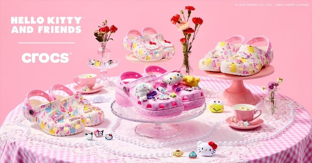 ハローキティ、シナモロール、ポムポムプリンが「クロックス」に　サンダルに付けられるチャームも発売