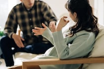 結婚して10年以上の男女に聞く→「熟年離婚」したい？　世帯年収200万でも、1000万円でも…？《生々しい事情》