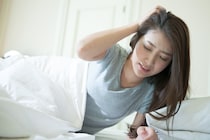 二日酔いは「飲む前」に決まる？ 　翌朝の頭痛＆吐き気を防ぐ“意外な食べ物”とは【医師解説】