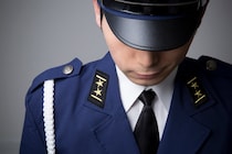 【元刑事が伝授】「警察です」にだまされない…本物そっくりの“ニセ警察官”見破る3つのポイント