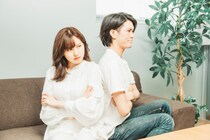 浮気の“線引き”、「外泊」「キス」を超えた1位は？　10〜60代男女が答えた「浮気の定義」と本音