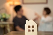 【賃貸・持ち家】アパート住まいは「熟年離婚したい」？　既婚男女の生々しい声