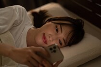 【要注意】就寝前の“だらだらスマホ”　実はうつ病の危険サイン　精神科専門医に聞いた解決法