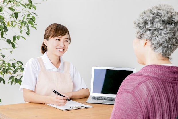 訪問介護×デイサービスは効果的？　後悔したくない！　専門家が語る「在宅介護サービス」活用のコツ