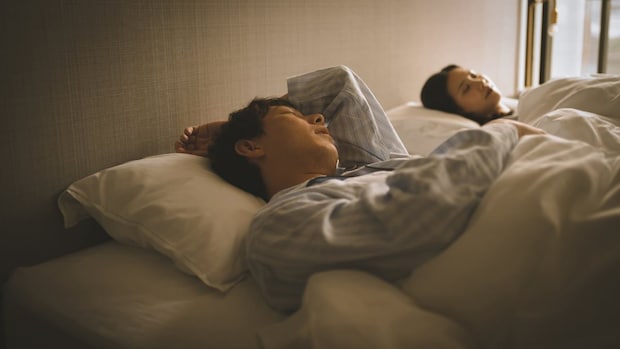 「5分で寝落ち」は深刻な睡眠不足のサイン？　専門家が教える、睡眠負債をためる人がやりがちな“NG行動”