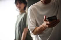 SNSで異性とやりとり《不倫》になる？→既婚男女の約7割「なる」…「実際に会った？」回答が生々しかった