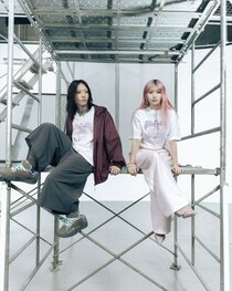 【写真】Ayase＆ikuraが着用！　オシャレすぎる全デザインを見る！