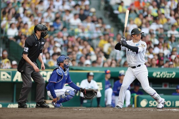 【プロ野球】バットの「危険スイング」に罰則も「退場だけじゃ甘すぎる」　審判を死傷させたら犯罪に？　弁護士が解説