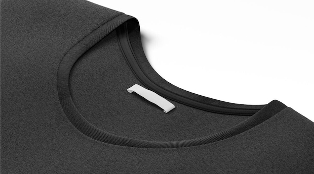 服の「タグ」が触れてチクチク…切らずに解決する“裏技”に「すごい」「やってみよう」