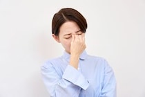 【驚き】「えっ…視界にゴミが…」　これが「飛蚊症」の視界の見え方です！