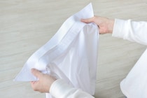 衣替えで夏服出したら「汗染み」が…最短5分で落とす“裏ワザ”とは