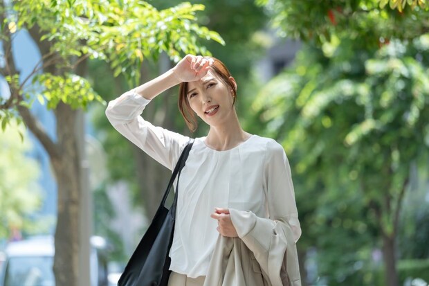 帽子かぶらずに外出、秋にハゲる原因に？　後悔しないためにすべき髪の「紫外線」対策とは
