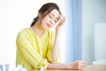 【画像で見る】「えっ…！」　これが「頭痛」のときにやってはいけない“NG行為”です！