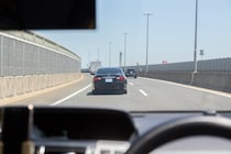 後ろからあおってきた車が目の前で事故…「救護」せずに見捨てると罪に問われる？　弁護士に聞く