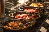 【ホテル】朝食バイキングで「食べ物」空っぽ…“返金請求”できる？