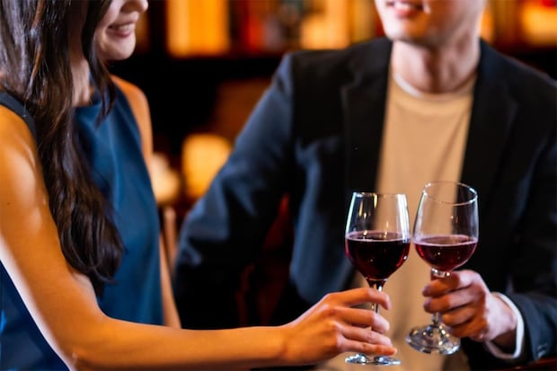 結婚生活に《恋愛感情》は必要？→男性の5割以上「配偶者以外にときめく」　一方で…回答が生々しかった