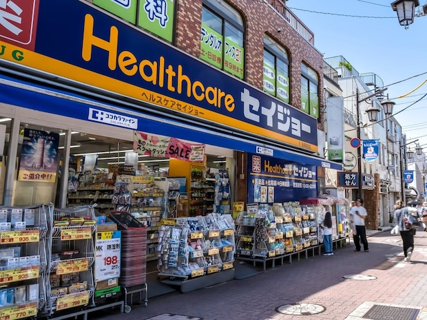 万引されないの？　「ドラッグストア」店外にトイレットペーパー山積みのワケ