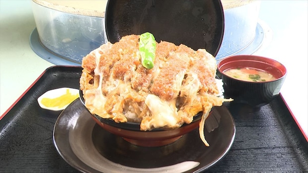 総重量1.1キロ以上の「かつ丼」、2キロ以上の大盛り「カタヤキそば」、ザンギ25個の定食…「オモウマい店」“検証企画”に登場