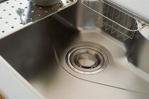 【クラシアンが紹介】台所に流すと危険な“3つ”のもの「絶対に避けたい」　インスタントラーメンのスープもNG！