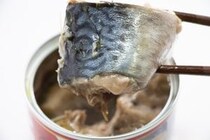 サバ缶とイワシ缶、栄養価が高いのはどっち？　内臓脂肪抑制にも効果？　管理栄養士に聞いてみた