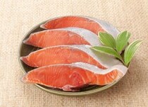 【画像】「えっ…！」これが「サケのホイル焼き」の“簡単レシピ”です