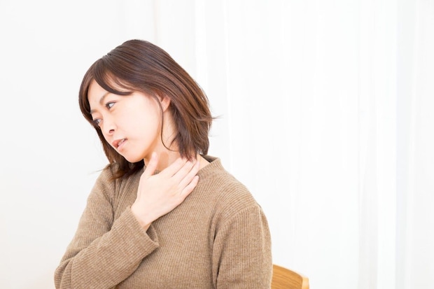 首のコリ、放置すると「不眠」に！？　改善に役立つ正しい呼吸法＆“バスタオル快眠枕”の作り方とは