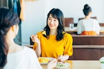 【画像】午後に眠くなる原因に！？　これが昼食時に“摂取NG”の食べ物です