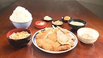 【画像】カレーライスは“米の島”…こんなカレー見たことないよ…　漫画のような“米大盛りご飯”焼肉定食も！