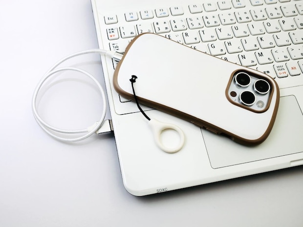 「スマホ」の充電ケーブルが使えなくなった…メーカーが紹介する、寿命を縮める“4つのNG行為”とは