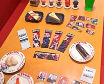 【実物】かっこいい！　ピック、レーザーチケット、ステッカー！　かわいいミニフィギュアも！