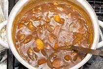 作ったカレーを鍋に入れたまま放置→「ウェルシュ菌」が増殖　食中毒を防ぐ“保存方法”とは？
