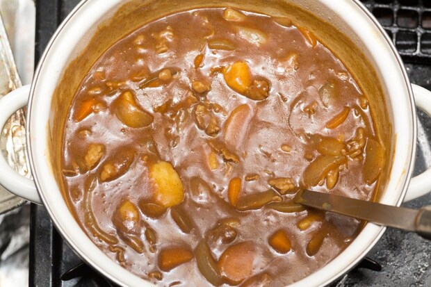 作ったカレーを鍋に入れたまま放置→「ウェルシュ菌」が増殖　食中毒を防ぐ“保存方法”とは？