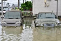 【画像】大雨で車が水没、車内に閉じ込められた…これが「脱出方法」です！
