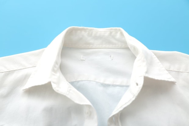 収納していた服に黄ばみが…クリーニング業者が紹介する“自宅で落とす裏ワザ”