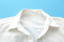 【画像】これが服の黄ばみをきれいに取り除く“裏ワザ”です！