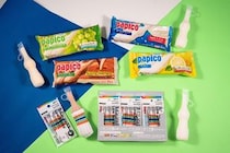 SNSで話題“45周年ファミマボーダー柄”「パピコセーター」登場　「パピコ」2個買うともらえる