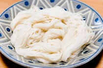 もう暑い思いをしなくていい！　そうめんを「冷凍保存」する神テクに「これは便利」「助かる」