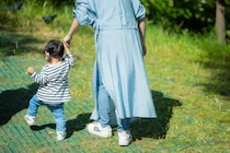 自閉症の25歳息子を育てる母の気付き　定型発達の2歳児と接して分かった「行動と心の明確な違い」