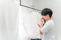 「せっかく洗ったのに生臭い」が解決？　雨の日に失敗しない「部屋干し」のテクニック