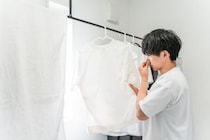 【画像】もう失敗しない…これが生乾きを防ぐ「部屋干し」のテクニックです！
