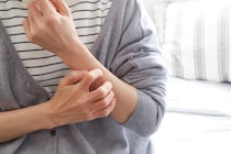 あせも、湿疹、虫刺され…が思わぬ事態に…　大人も危険な「とびひ」　感染リスク＆受診の目安とは？【皮膚科専門医・監修】
