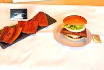 【ゼッテリア】今年も「うな丼バーガー」販売　バンズからはみ出た“かば焼き”