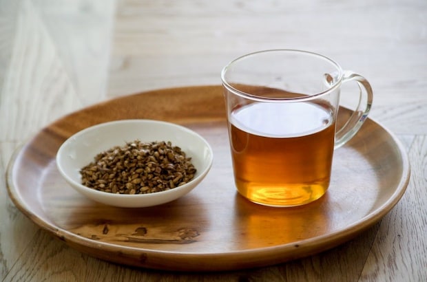 夏こそ「温かい麦茶」を飲むべき理由とは “胃腸をバテさせない食べ方”を管理栄養士に聞く