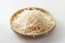 火を使わずレンチンだけ！　キユーピー直伝、豆苗＆モヤシの“節約レシピ”に「安いから助かる」
