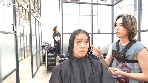 パーマ失敗で切るはめに…トラウマを乗り越え憧れの“巻き髪スタイル”へ！　ビフォーアフターに「こんなに変わるんだ」「お似合い」