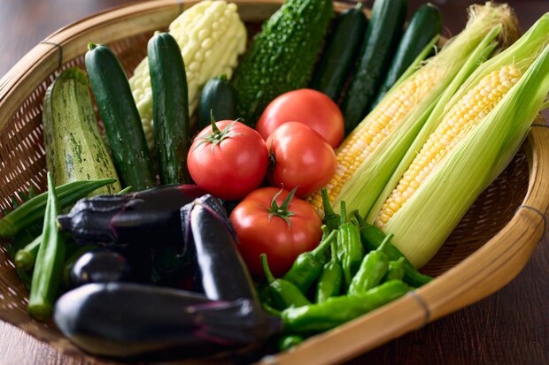 ナス、オクラ…「夏野菜」はゆでると栄養激減！？　火を使わない“時短レシピ”とは【管理栄養士が解説】
