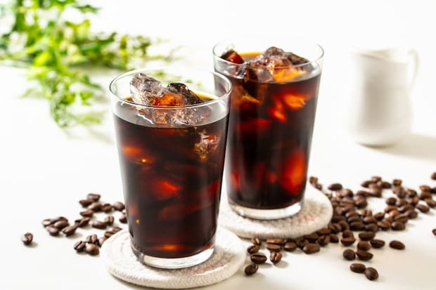 脱水で「血糖値」上昇…アイスコーヒーがぶ飲みは無糖でも危険？　糖尿病専門医に聞く