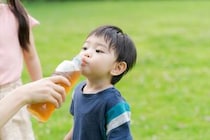 【マジか！？】実は“熱中症リスク”が高まる飲み物があった！　いつも飲んでるものばかり！（6種類）