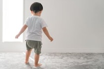 甘えない、人を石ころのように扱う…2歳3カ月で「自閉症」と診断された息子が見せていた“兆候”とは